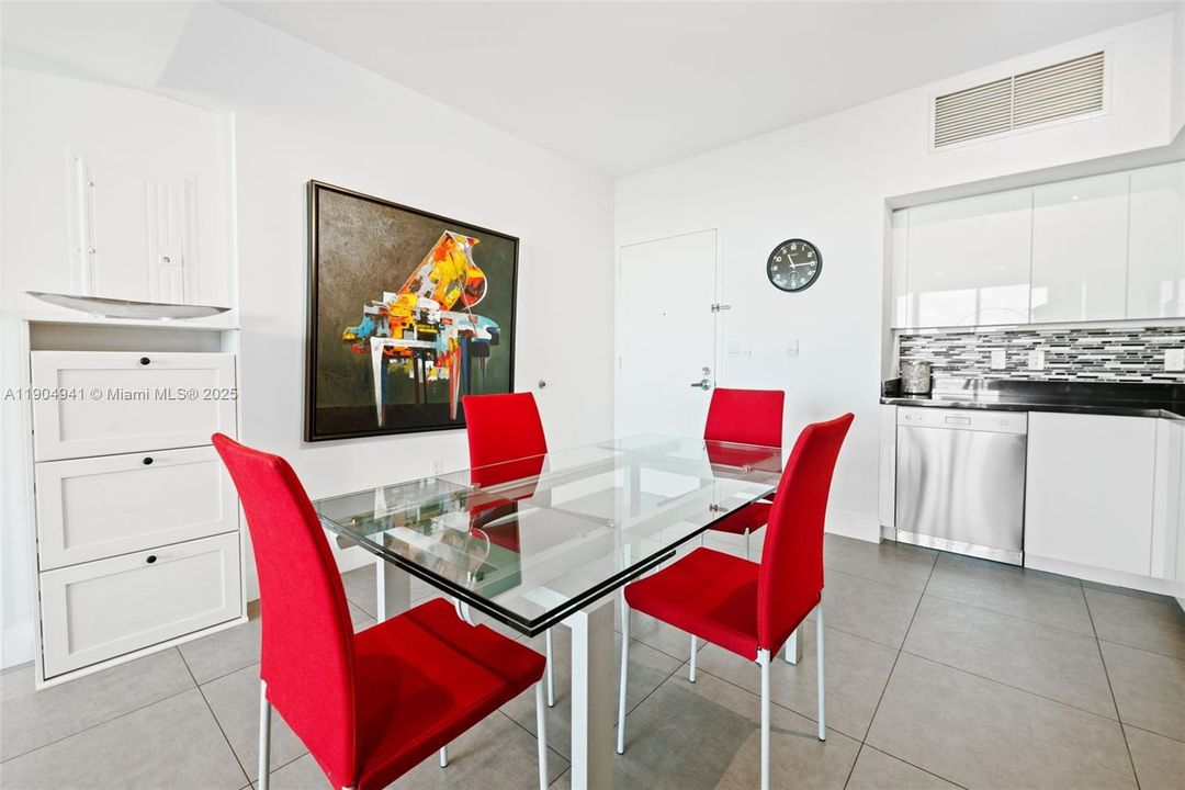 For Sale: $440,000 (1 beds, 1 baths, 764 Square Feet)