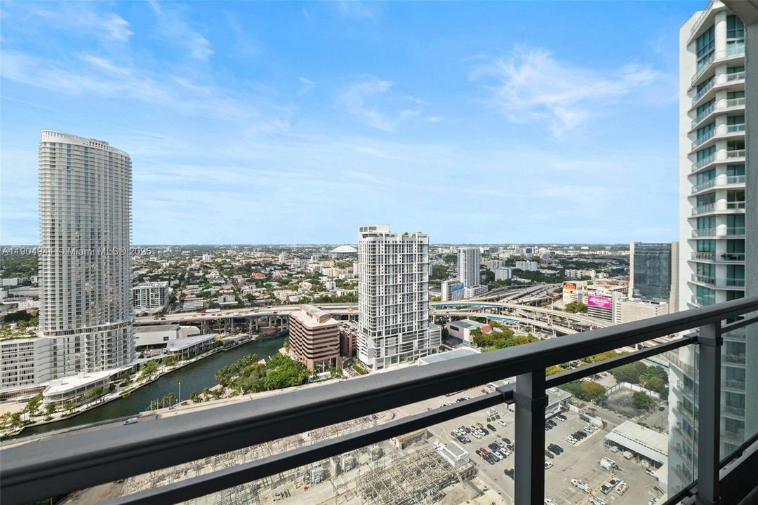 For Sale: $440,000 (1 beds, 1 baths, 764 Square Feet)