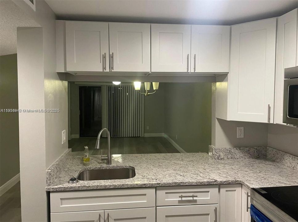 For Sale: $220,000 (2 beds, 2 baths, 820 Square Feet)