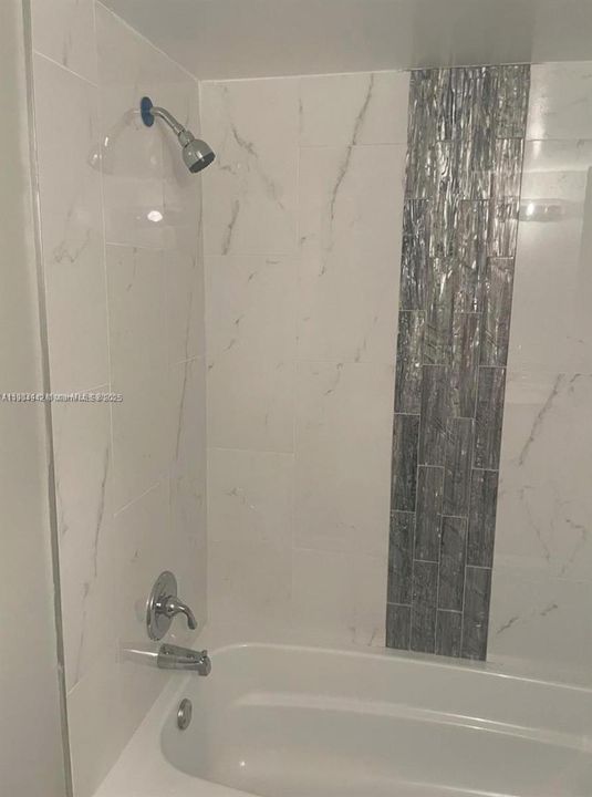 For Sale: $220,000 (2 beds, 2 baths, 820 Square Feet)