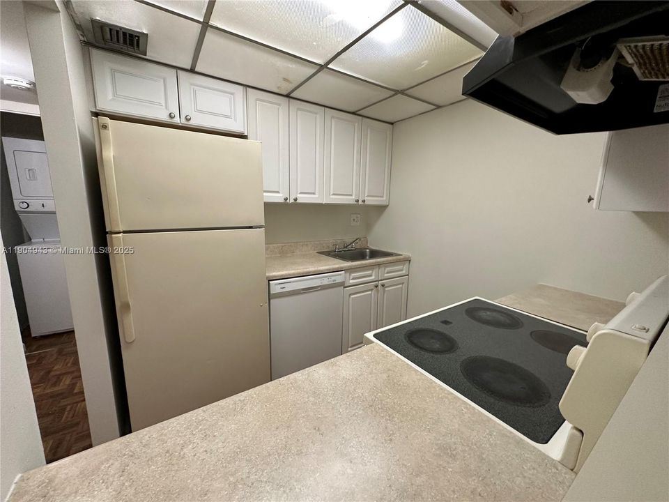 待售: $175,000 (1 贝兹, 1 浴室, 650 平方英尺)