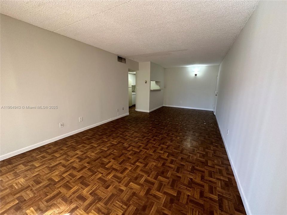 待售: $175,000 (1 贝兹, 1 浴室, 650 平方英尺)