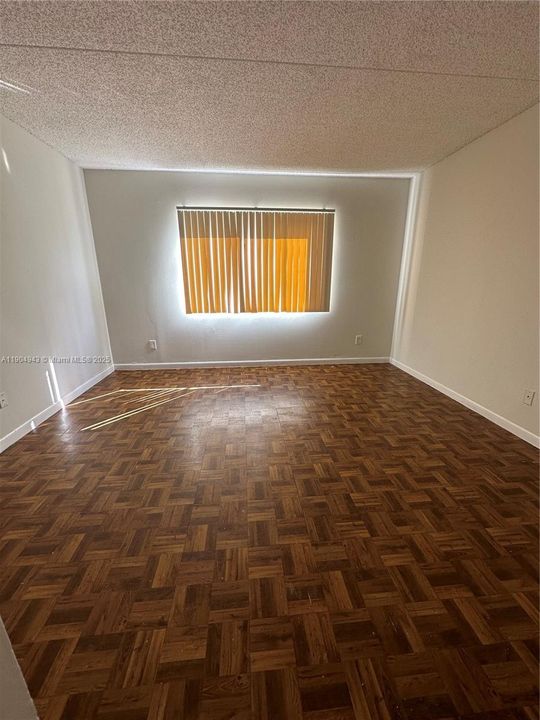 待售: $175,000 (1 贝兹, 1 浴室, 650 平方英尺)