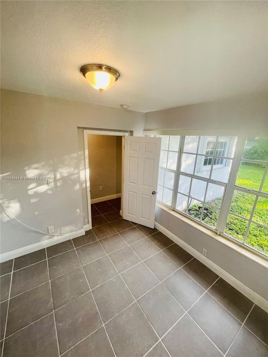 For Rent: $3,200 (4 beds, 3 baths, 2294 Square Feet)