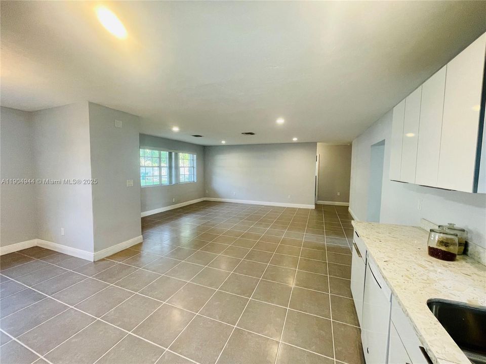 For Rent: $3,200 (4 beds, 3 baths, 2294 Square Feet)