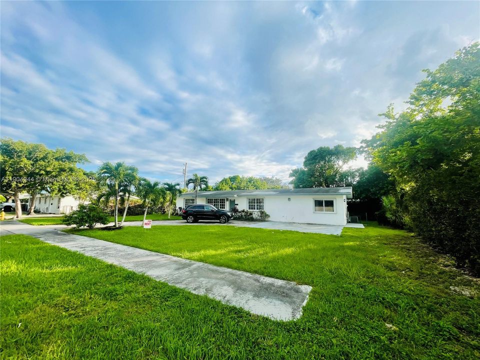 For Rent: $3,200 (4 beds, 3 baths, 2294 Square Feet)