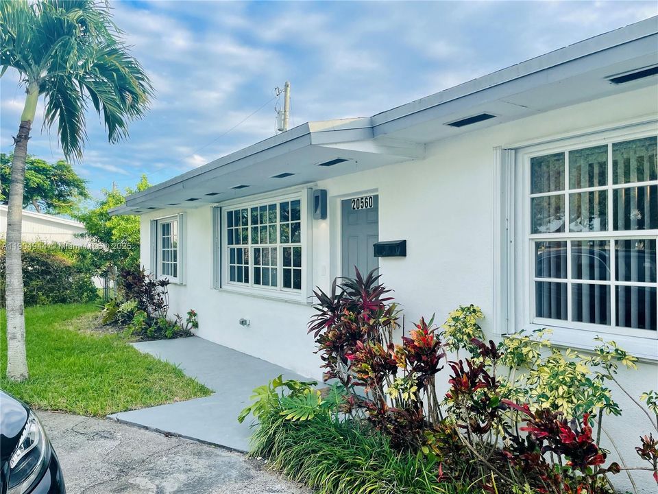 For Rent: $3,200 (4 beds, 3 baths, 2294 Square Feet)