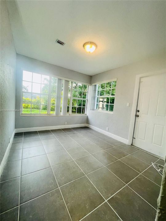 For Rent: $3,200 (4 beds, 3 baths, 2294 Square Feet)