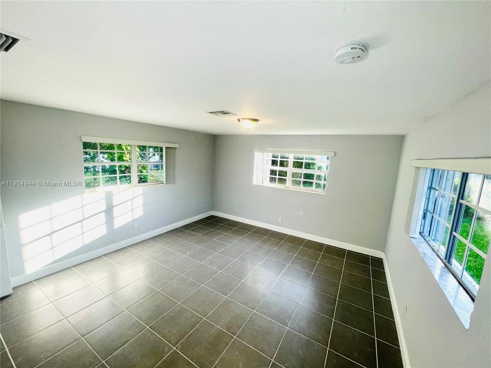 For Rent: $3,200 (4 beds, 3 baths, 2294 Square Feet)