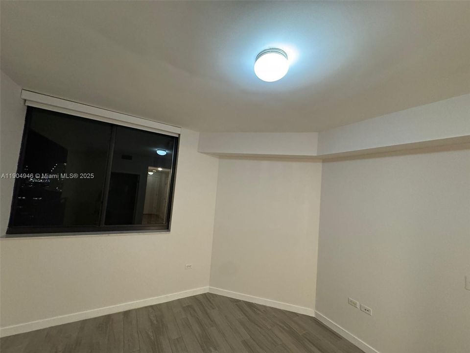 For Rent: $3,000 (1 beds, 1 baths, 762 Square Feet)