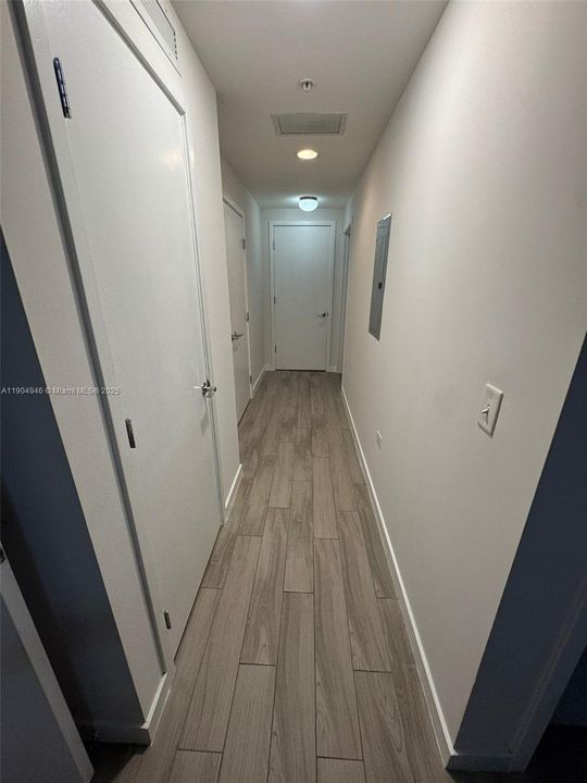 For Rent: $3,000 (1 beds, 1 baths, 762 Square Feet)