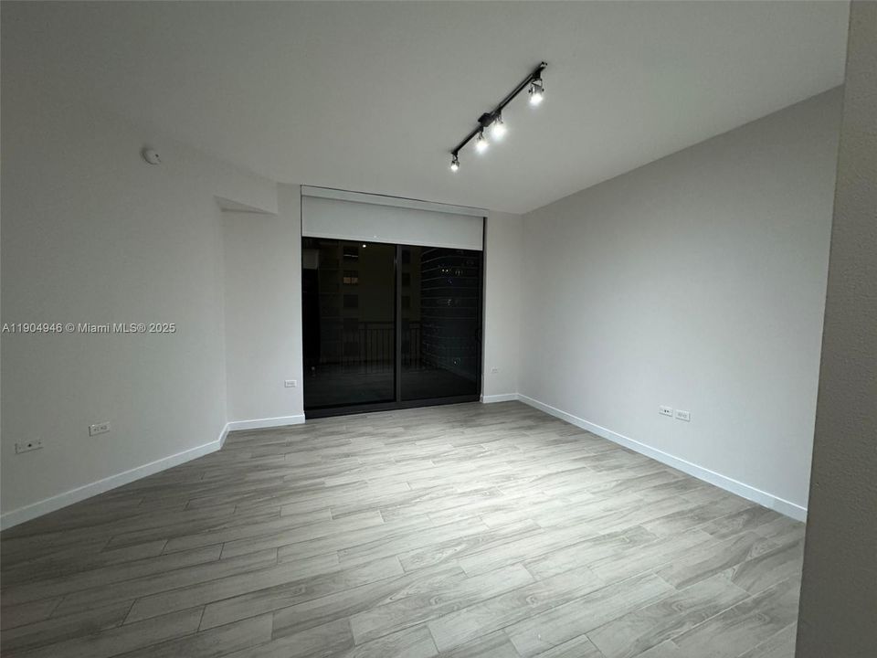 For Rent: $3,000 (1 beds, 1 baths, 762 Square Feet)