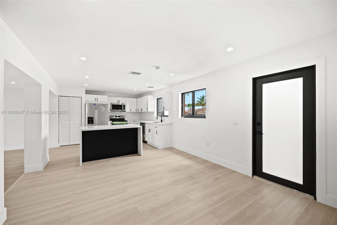 Recently Sold: $569,900 (3 beds, 2 baths, 1411 Square Feet)