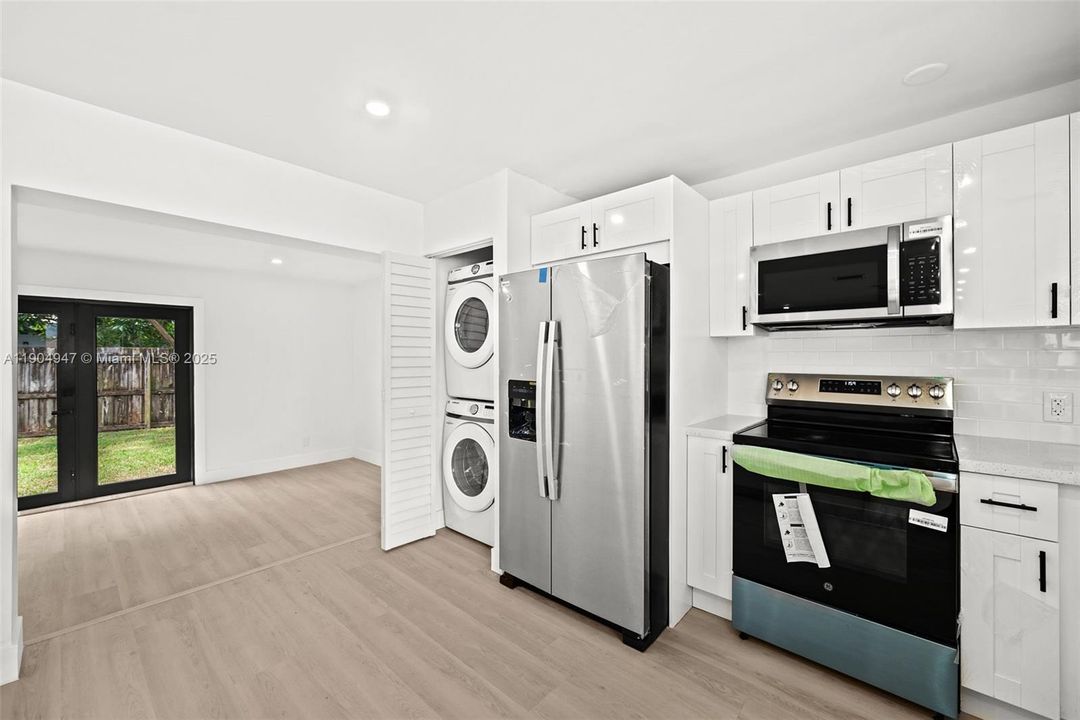 Recently Sold: $569,900 (3 beds, 2 baths, 1411 Square Feet)