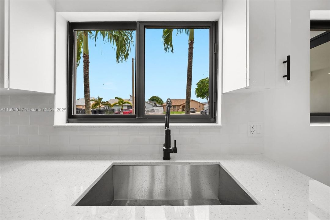 Recently Sold: $569,900 (3 beds, 2 baths, 1411 Square Feet)