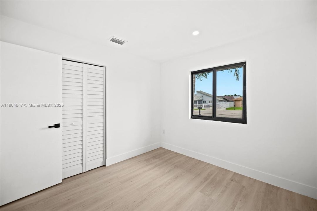 Recently Sold: $569,900 (3 beds, 2 baths, 1411 Square Feet)