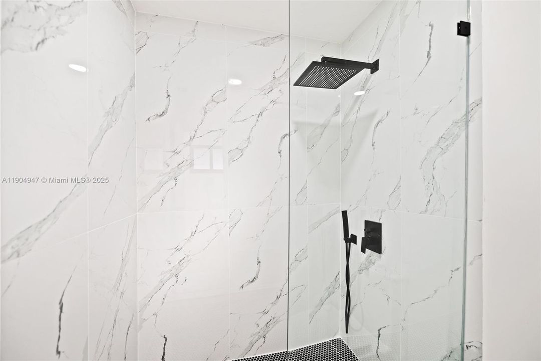 Recently Sold: $569,900 (3 beds, 2 baths, 1411 Square Feet)