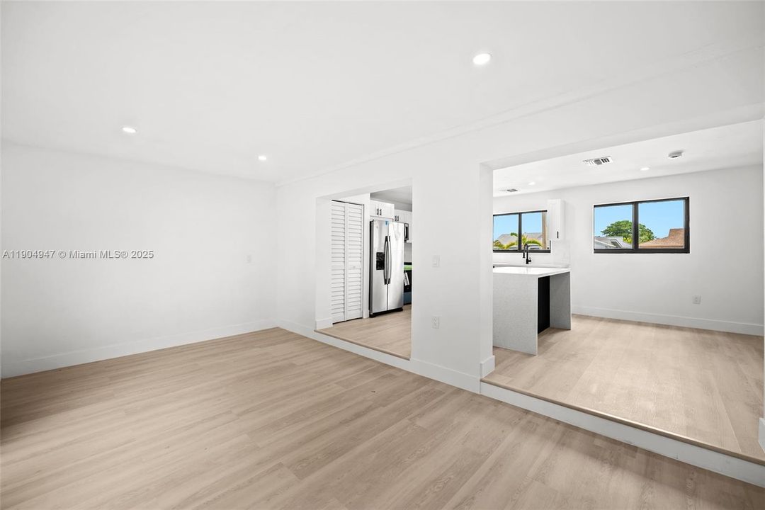 Recently Sold: $569,900 (3 beds, 2 baths, 1411 Square Feet)