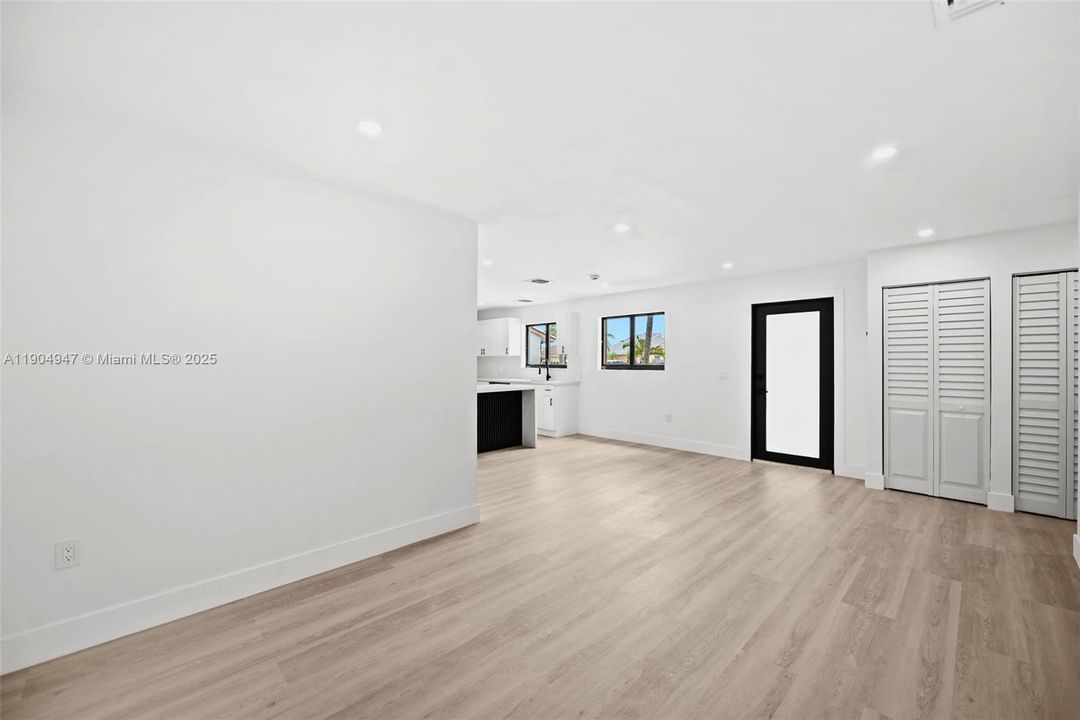 Recently Sold: $569,900 (3 beds, 2 baths, 1411 Square Feet)