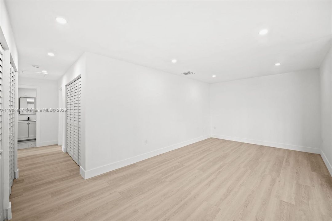 Recently Sold: $569,900 (3 beds, 2 baths, 1411 Square Feet)