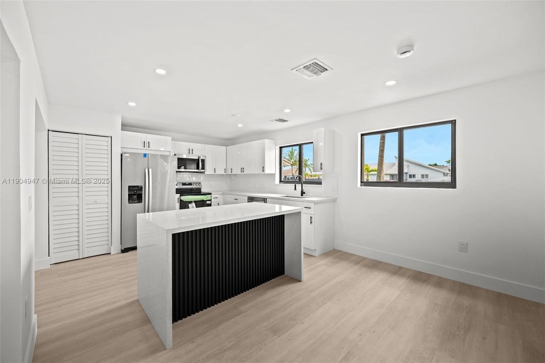 Recently Sold: $569,900 (3 beds, 2 baths, 1411 Square Feet)