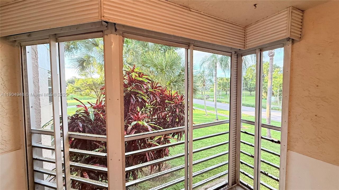 For Sale: $299,000 (3 beds, 2 baths, 1155 Square Feet)