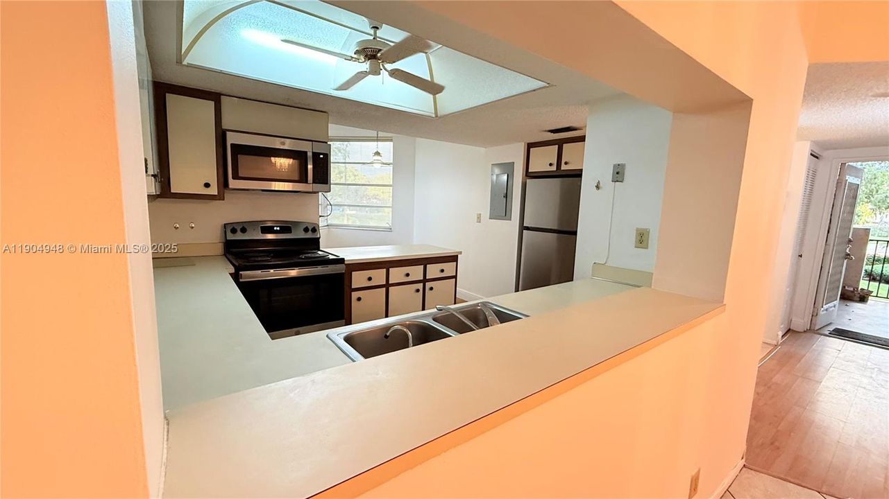 For Sale: $299,000 (3 beds, 2 baths, 1155 Square Feet)