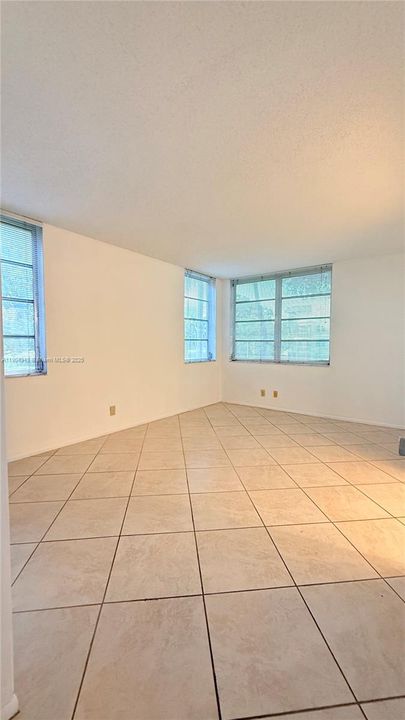 For Sale: $299,000 (3 beds, 2 baths, 1155 Square Feet)