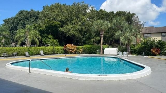 Recently Rented: $1,500 (1 beds, 1 baths, 695 Square Feet)