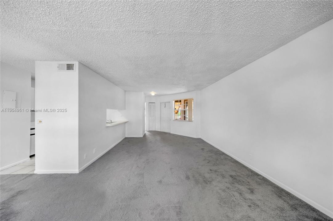 待售: $165,000 (1 贝兹, 1 浴室, 720 平方英尺)