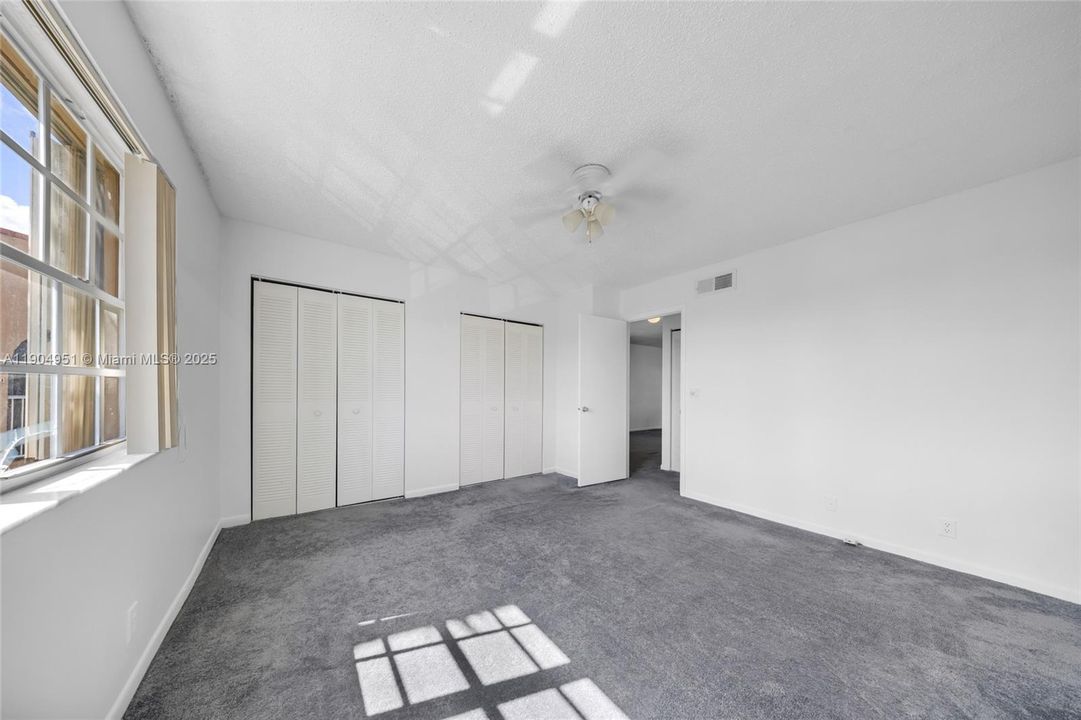 待售: $165,000 (1 贝兹, 1 浴室, 720 平方英尺)