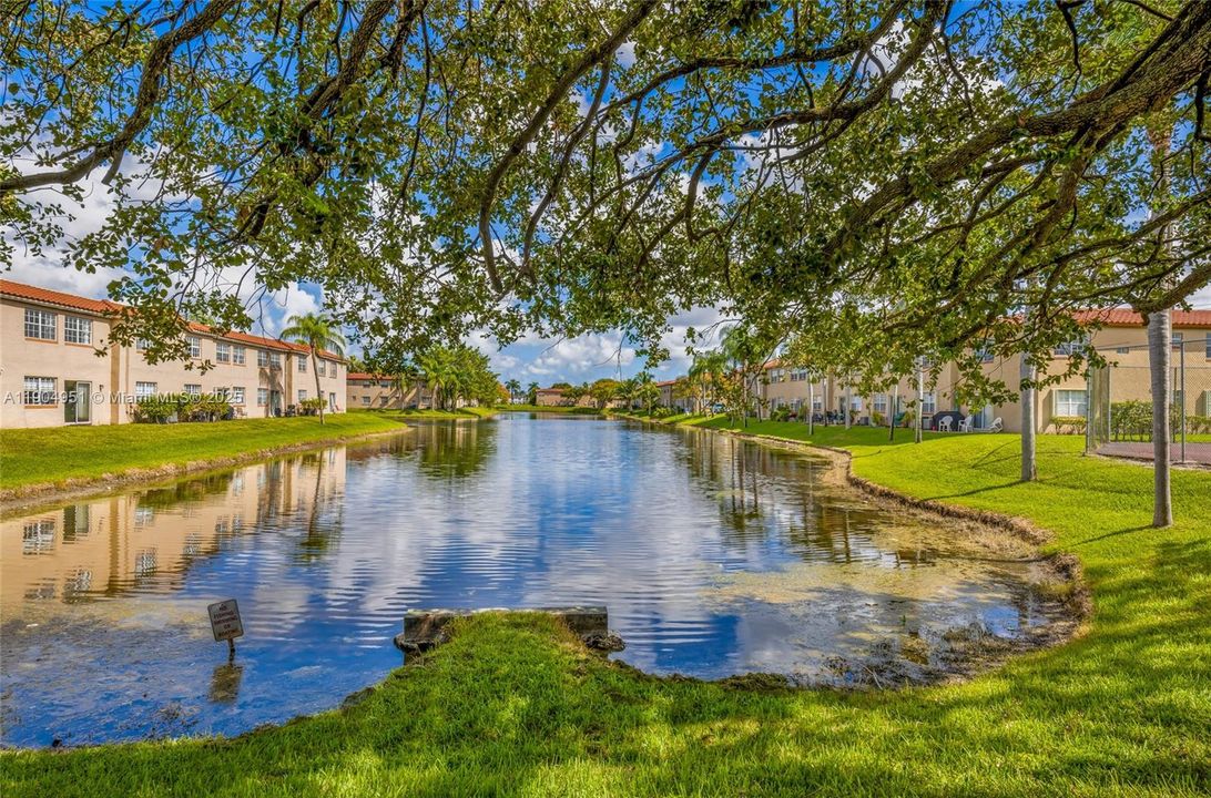 待售: $165,000 (1 贝兹, 1 浴室, 720 平方英尺)