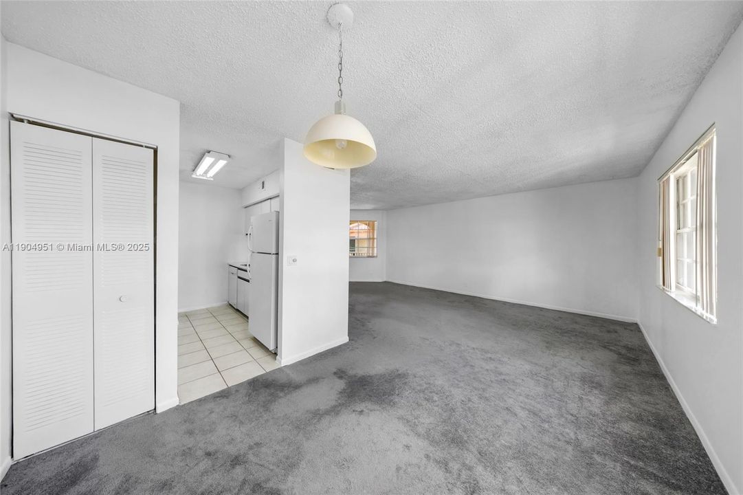 待售: $165,000 (1 贝兹, 1 浴室, 720 平方英尺)