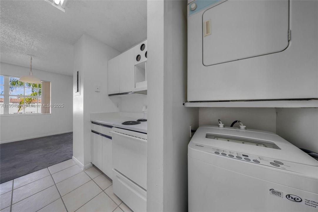 待售: $165,000 (1 贝兹, 1 浴室, 720 平方英尺)