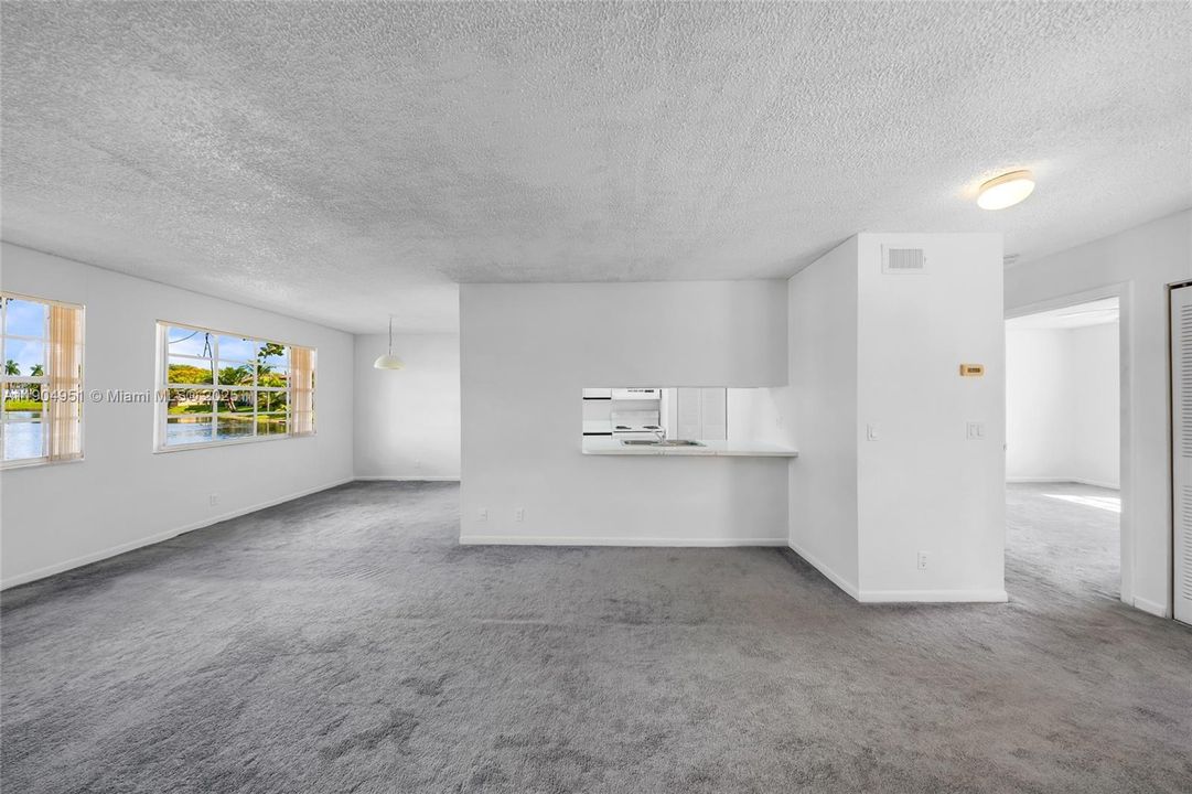 待售: $165,000 (1 贝兹, 1 浴室, 720 平方英尺)