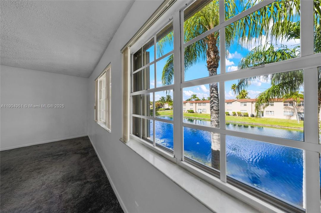 待售: $165,000 (1 贝兹, 1 浴室, 720 平方英尺)