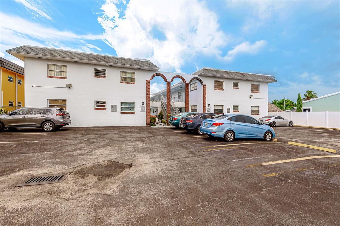 For Sale: $149,000 (1 beds, 1 baths, 562 Square Feet)