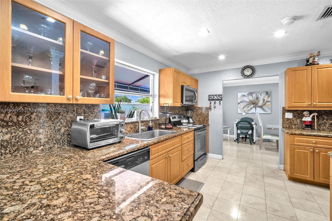 For Sale: $879,000 (4 beds, 3 baths, 2005 Square Feet)