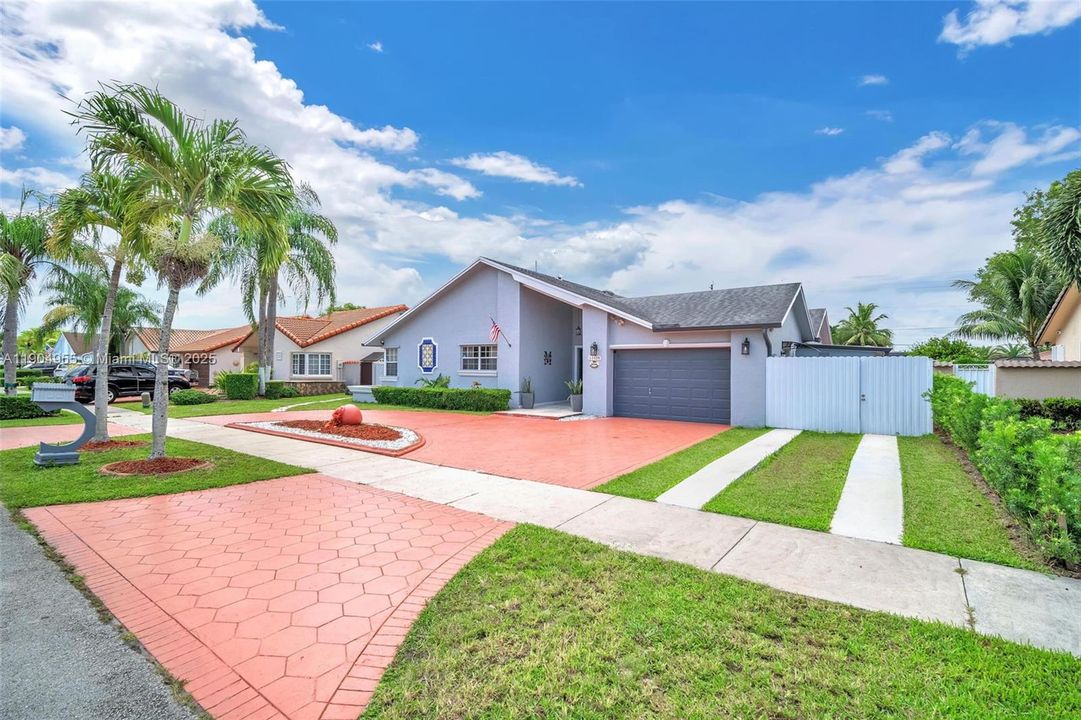 For Sale: $879,000 (4 beds, 3 baths, 2005 Square Feet)