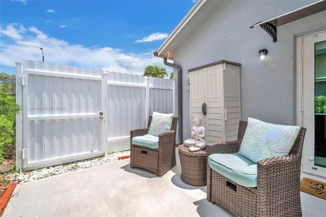 For Sale: $879,000 (4 beds, 3 baths, 2005 Square Feet)