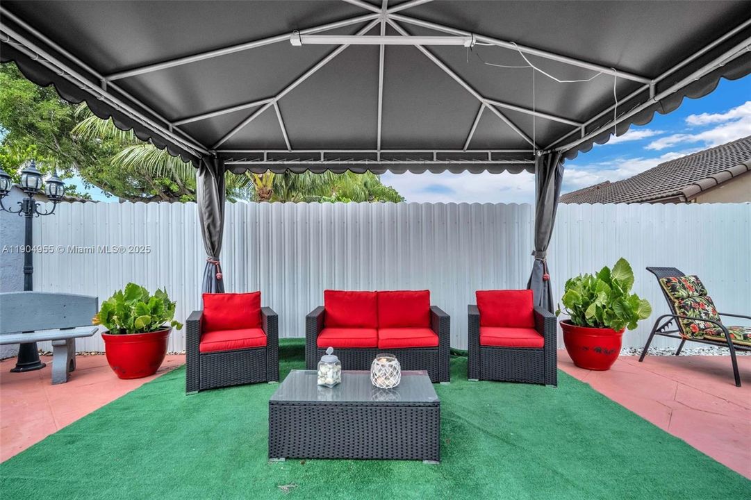 For Sale: $879,000 (4 beds, 3 baths, 2005 Square Feet)