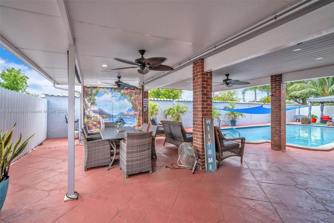 For Sale: $879,000 (4 beds, 3 baths, 2005 Square Feet)