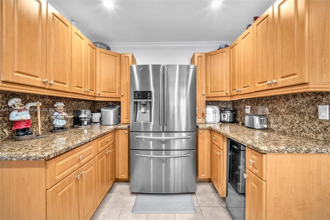 For Sale: $879,000 (4 beds, 3 baths, 2005 Square Feet)