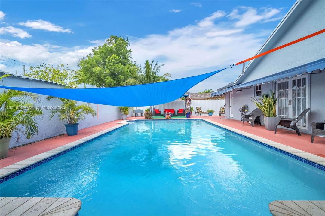 For Sale: $879,000 (4 beds, 3 baths, 2005 Square Feet)