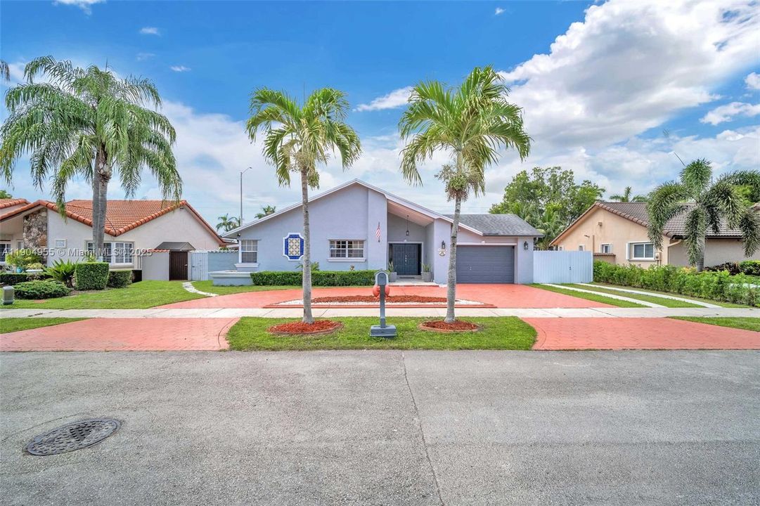 For Sale: $879,000 (4 beds, 3 baths, 2005 Square Feet)