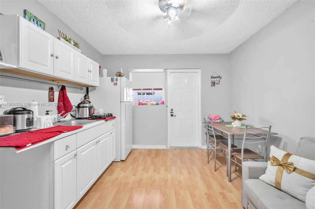 For Sale: $879,000 (4 beds, 3 baths, 2005 Square Feet)