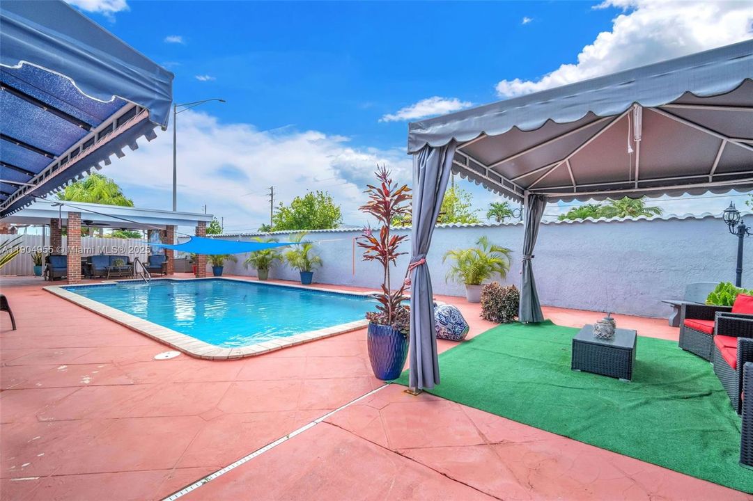 For Sale: $879,000 (4 beds, 3 baths, 2005 Square Feet)