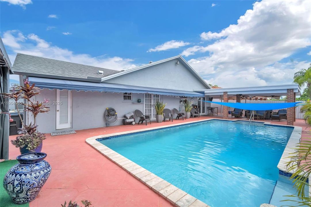 For Sale: $879,000 (4 beds, 3 baths, 2005 Square Feet)