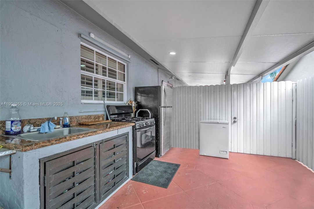 For Sale: $879,000 (4 beds, 3 baths, 2005 Square Feet)