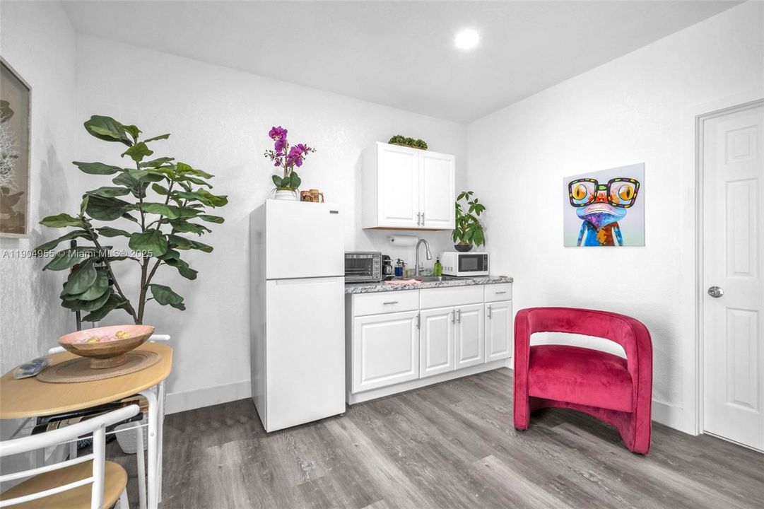 For Sale: $879,000 (4 beds, 3 baths, 2005 Square Feet)